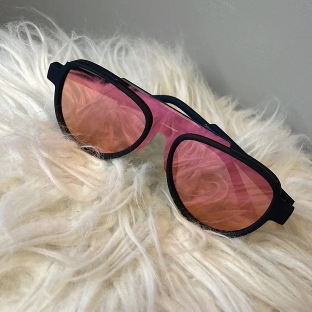 PINK MIRRORED SUNGLASSES | NWOT Pink Mirrored Sunglasses + Flat Black Frame